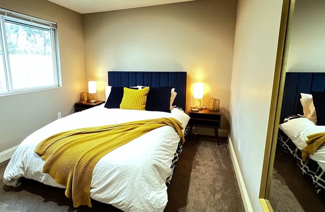 Stylish downtown retreat, private sanctuary, walk to everything, free parking