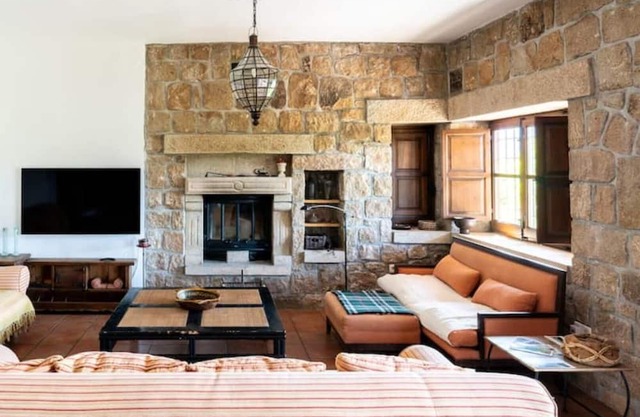 Villa with mountain views and pool