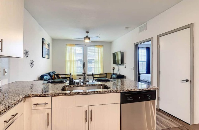 Cozy Vacay Apartment With Pool