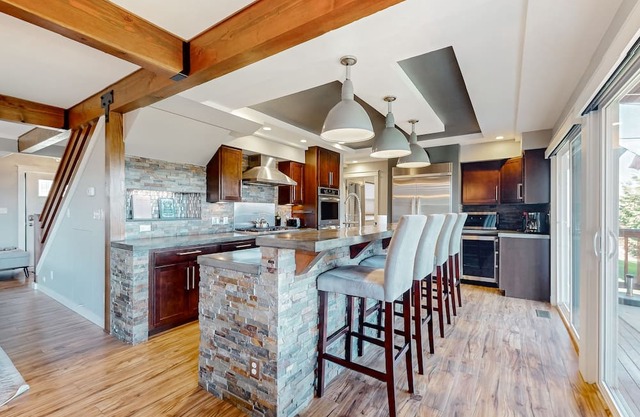 Stunning mountain view home on 10 acres with a washer/dryer