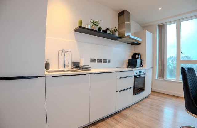 The Jubilee line provides direct links to London Bridge and Wembley station