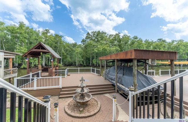 House located on the Bayou-Sleeps 16. Fishing, WiFi, pool, AC, and pool table