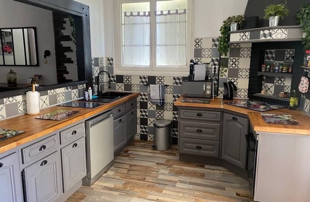 Maison Typique au Cœur du Village de Maillé