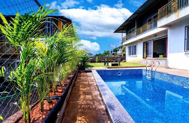 SHREESTAYS - MADHURI VILLA WITH PRIVATE SWIMMING POOL