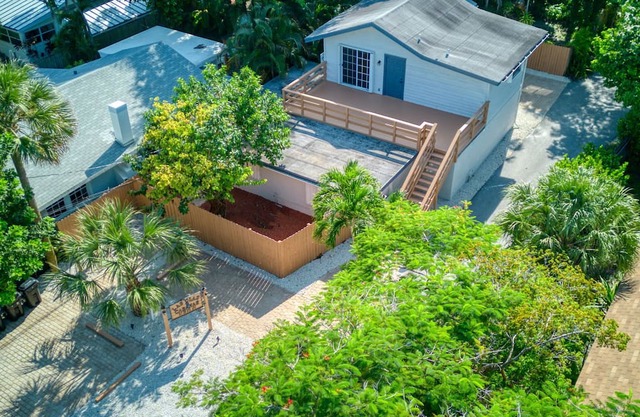 Las Olas Cabanas Unit #1 - Private Triplex Steps from Las Olas Blvd & Downtown