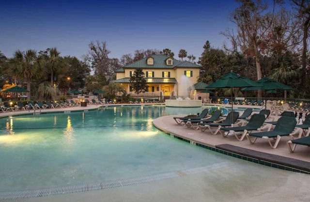 3 BR Resort Condo, close to beach and golf, ready for your springtime vacation