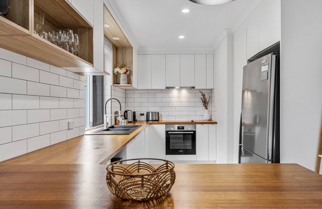 Beachside 3-Bed with Spacious Backyard & BBQ