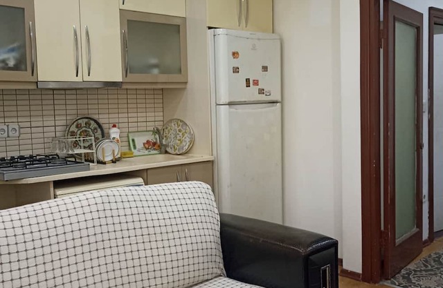 Şirinevler merkezinde full eşyalı 1+1 müstakil giriş daire