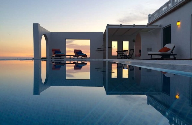 Holiday Apartment "Cerro Del Pozo Amanecer" with Sea View, Shared Pool & Wi-Fi