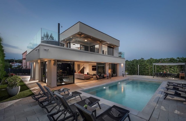 Villa Zorina heated pool 45 m2, Jacuzzi & sauna