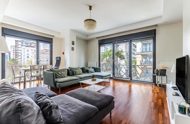 Spacious Flat Near Bagdat Avenue in Suadiye