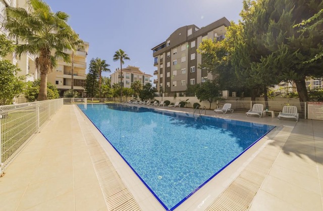 Flat w Pool Garden and Balcony 7 min to Beach