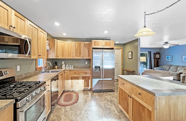 Sunset Point (Direct Snowmobile Trail Access!)