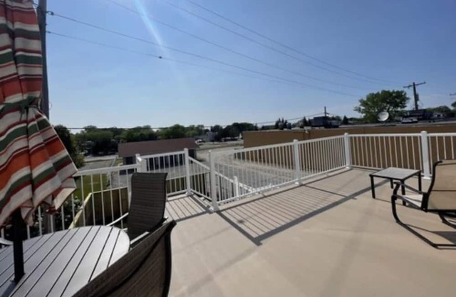 Luxury Condo Overlooking Marina and Downtown