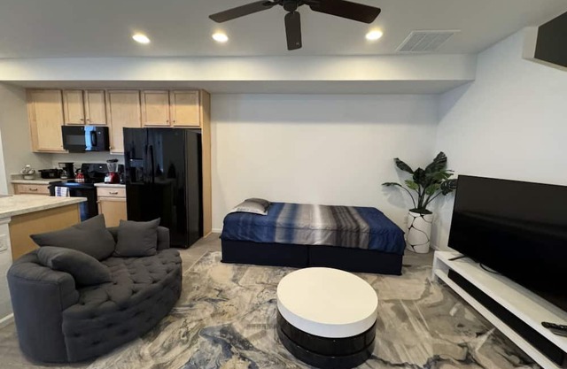 New built bright, cozy & stylish 3br place with garage