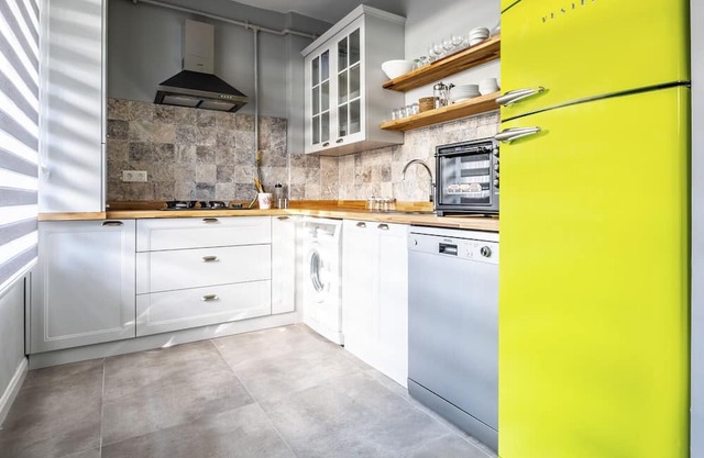 Vibrant Flat next to Bostanci Marmaray Station