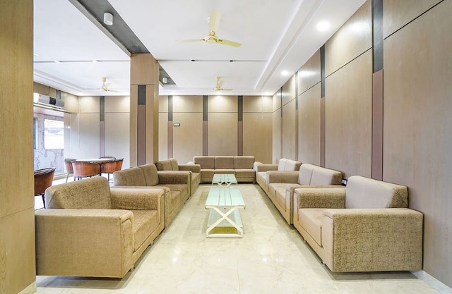 Fabhotel Rahul Palace