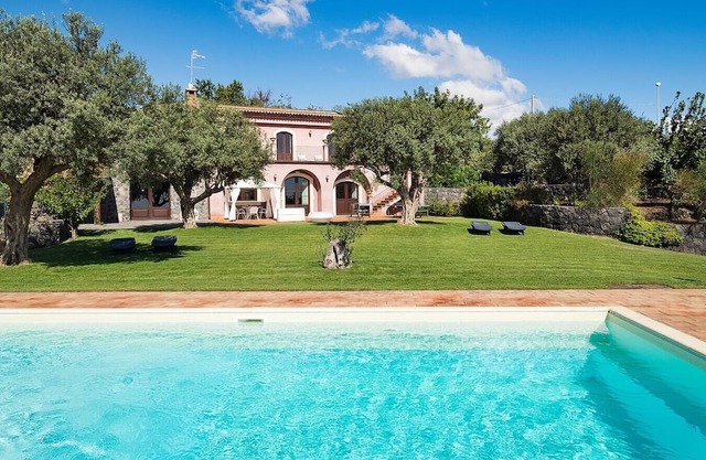 Villa Inessa (6 Guests) - Sicilian villa with pool, Mt. Etna Area