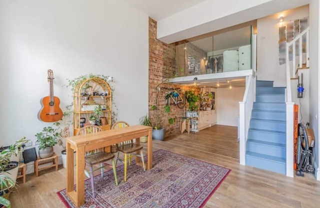 NY style studio 26 min to London