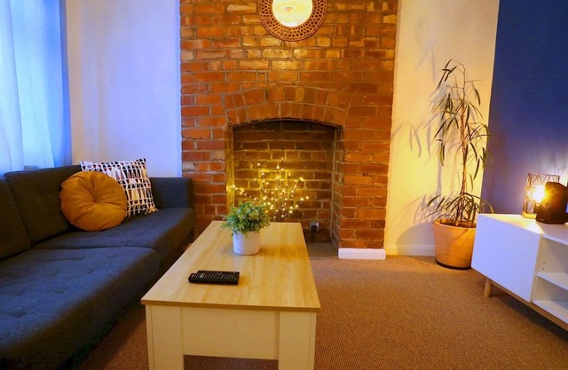 Pass the Keys | King Bed House Next To Heaton Park | W&M Discounts