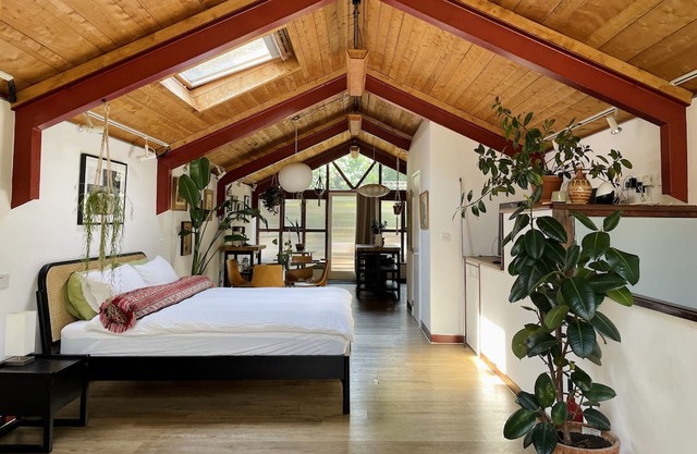 Spacious Loft, On Private Courtyard, Next To Battersea Park