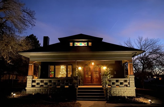 NEW Historic 1915 Manor, château estate w/ Hot Tub, near downtown SLC