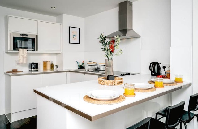 Sutton Cityscape, WIFI, Netflix, For Business & Re-Locators