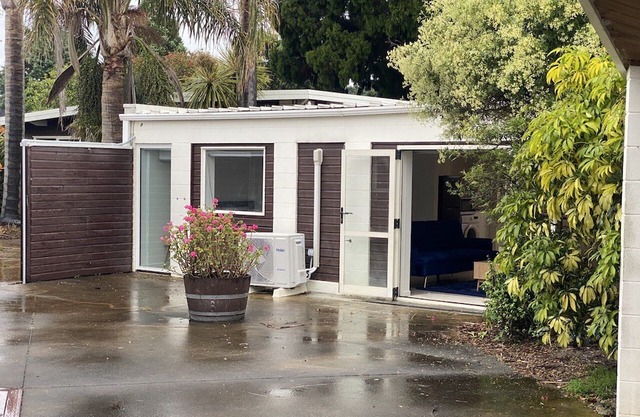 Discover our newly renovated bay-view studio!