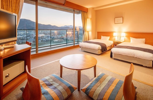 Twin with unit bath 2 meals included Very popular Miyazaki beef luxury course seasonal color / Nichinan Miyazaki