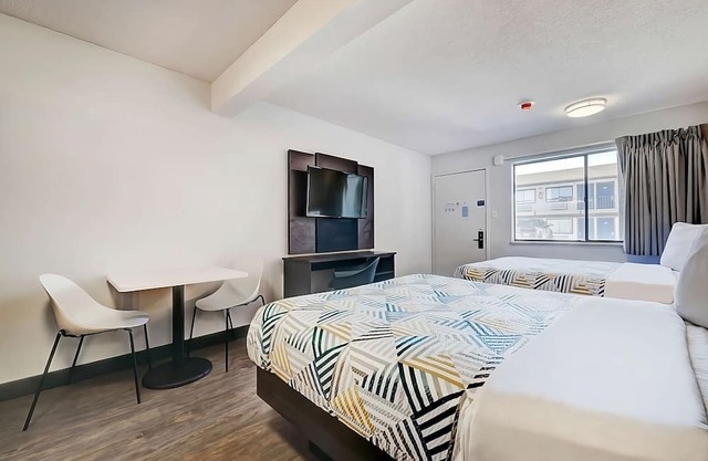 3 Relaxing Units! Short Drive to Southwest Wyoming Airport, Free Parking