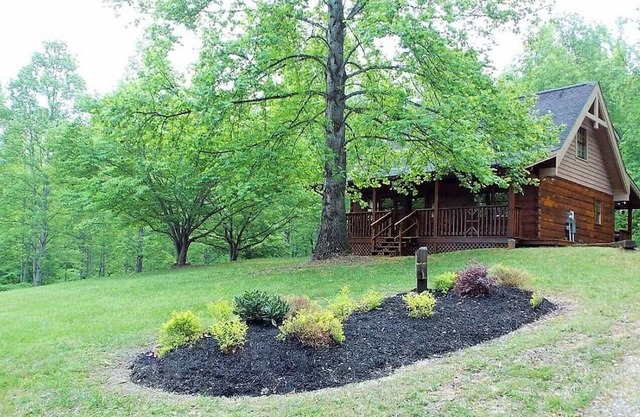 Windy Ridge – Pet-Friendly w/Fenced Yard + FREE Tickets! Wears Valley!