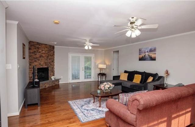 Relaxing 3-bedroom home ,large patio & Backyard Oasis