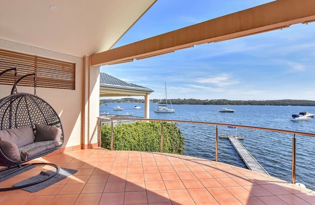 Lake Escape – Tranquil Retreat by the Water