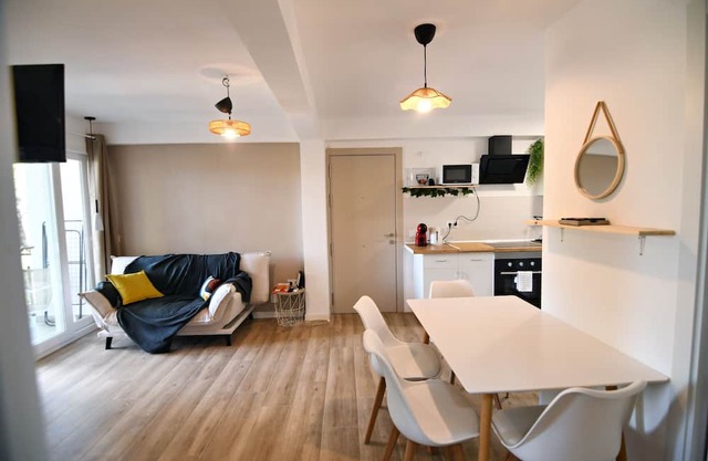 The Grand Lakeview Retreat