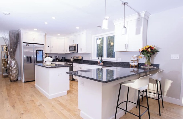 Spacious 4-bedroom building in lovely Danville with AC