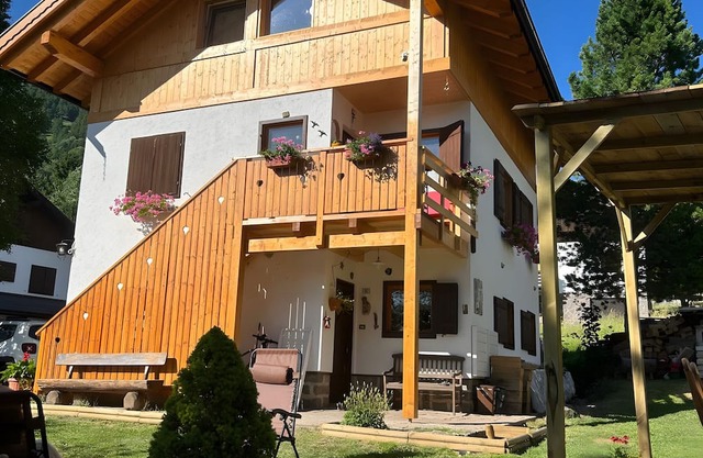 Holiday Home 'Ciasa La Cate' with Mountain View, Private Terrace and Wi-Fi