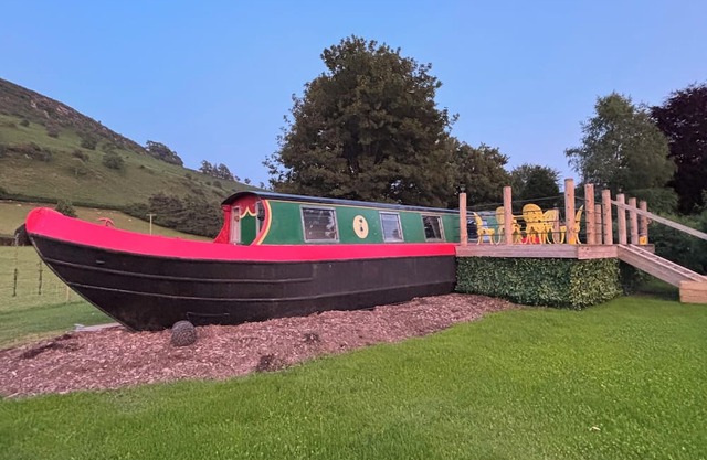 Unique Dryland Boat Retreat – Scenic Valley Views