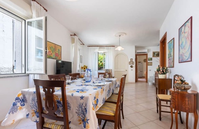 GuestHost - Gianna's House