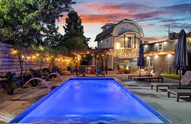 NOLA Getaway! 4BR w Shared Backyard near Streetcar