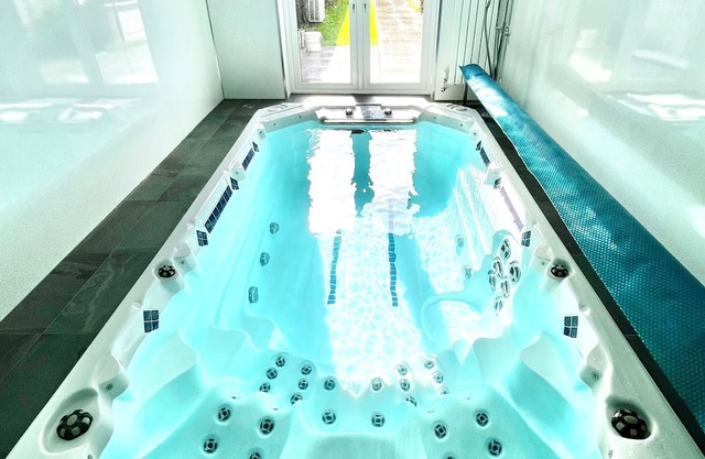 Countryside Retreat - Indoor Pool, Sauna, Hot Tub - Ideal for long Stays