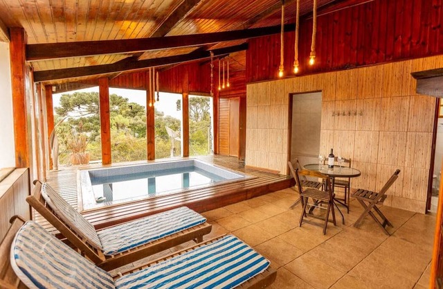 Mountain house with heated jacuzzi, pet friendly.