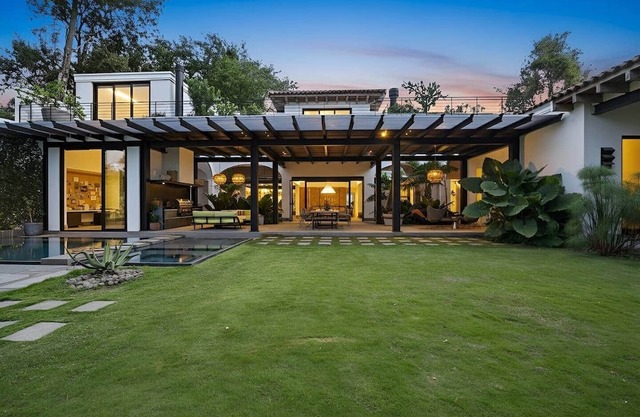 Casa Pomona, 5BR Design Villa in Antigua w/Pool & View