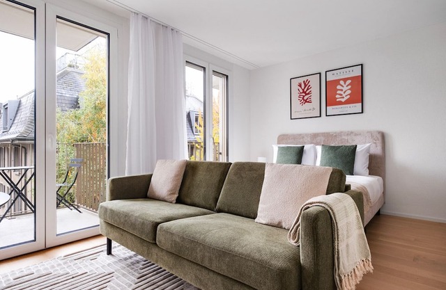 Blueground | Sihlfeld, view, nr Lake Zurich