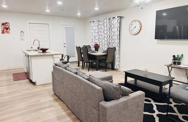 New and Sweet comfy 3 Bedroom 2 baths 6 beds home in Odessa with TV in each room