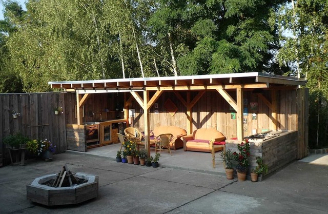 Ideal for JGA and family reunions with outdoor area, outdoor kitchen, garden, parking lot.