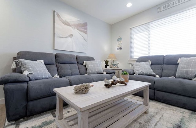 Roomy 1 BDRM block from the BEACH Large Pool w/a Private Courtyard