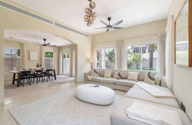 Stunning villa that sleeps 7 in JVT!