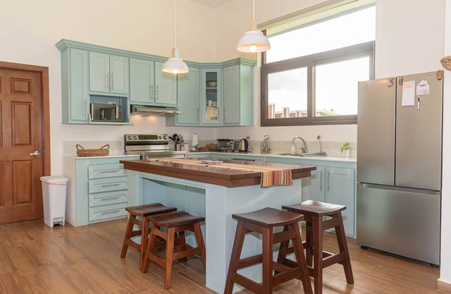 4-Bedroom House in Beautiful Tela with AC, WiFi, Private Pool, Generator