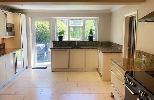 Modern Canal-View 4 Bedroom Home in London