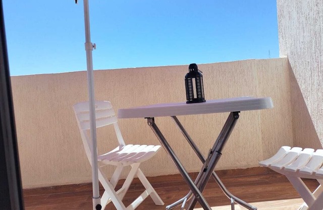 Studio cosy avec terrasse vue gare TGV